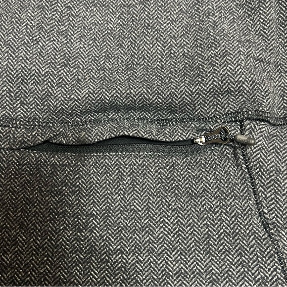 Lululemon Base Runner 1/2 Zip Heathered Herringbone Heathered Black size 10 - Picture 14 of 16